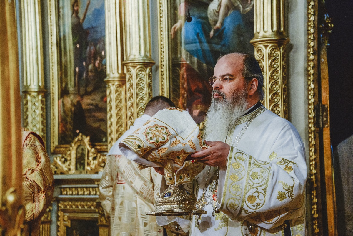 Hramul Facultății de Teologie din Iași, în prezența a trei ierarhi. Unui părinte profesor emerit i-a fost acordată distincția „Crucea Patriarhală”