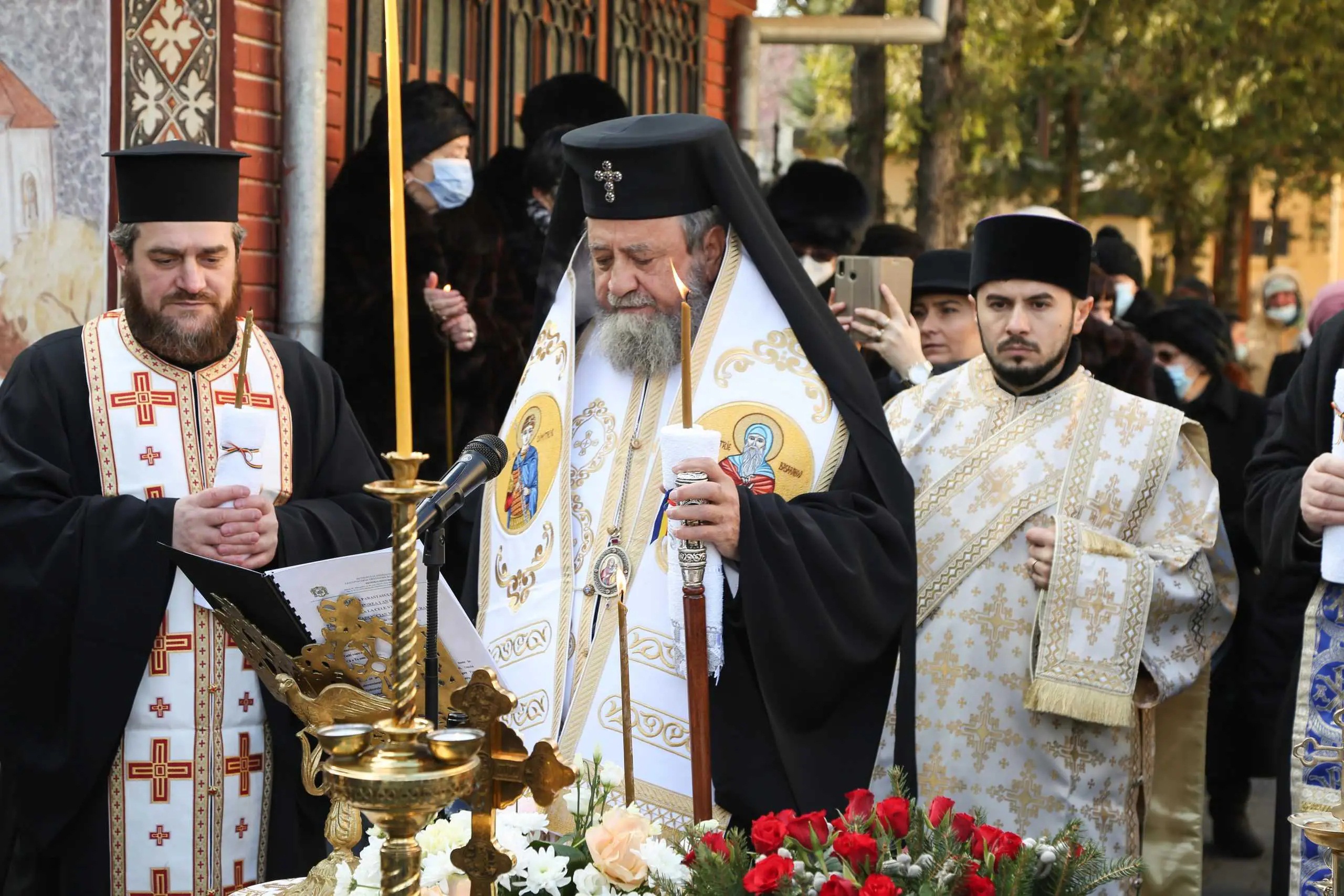 Foto: Mitropolia Ardealului Părintele academician Mircea Păcurariu, pomenit la un an de la trecerea în veşnicie