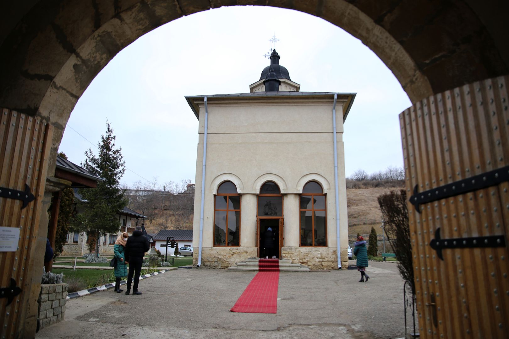 IPS Părinte Mitropolit Teofan în Duminica vindecării leproșilor: „Recunoștința față de Dumnezeu se arată prin participarea noastră la Dumnezeiasca Liturghie”