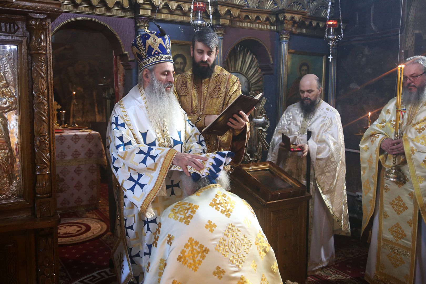 foto: Flavius Popa IPS Părinte Mitropolit Teofan în Duminica vindecării leproșilor: „Recunoștința față de Dumnezeu se arată prin participarea noastră la Dumnezeiasca Liturghie”