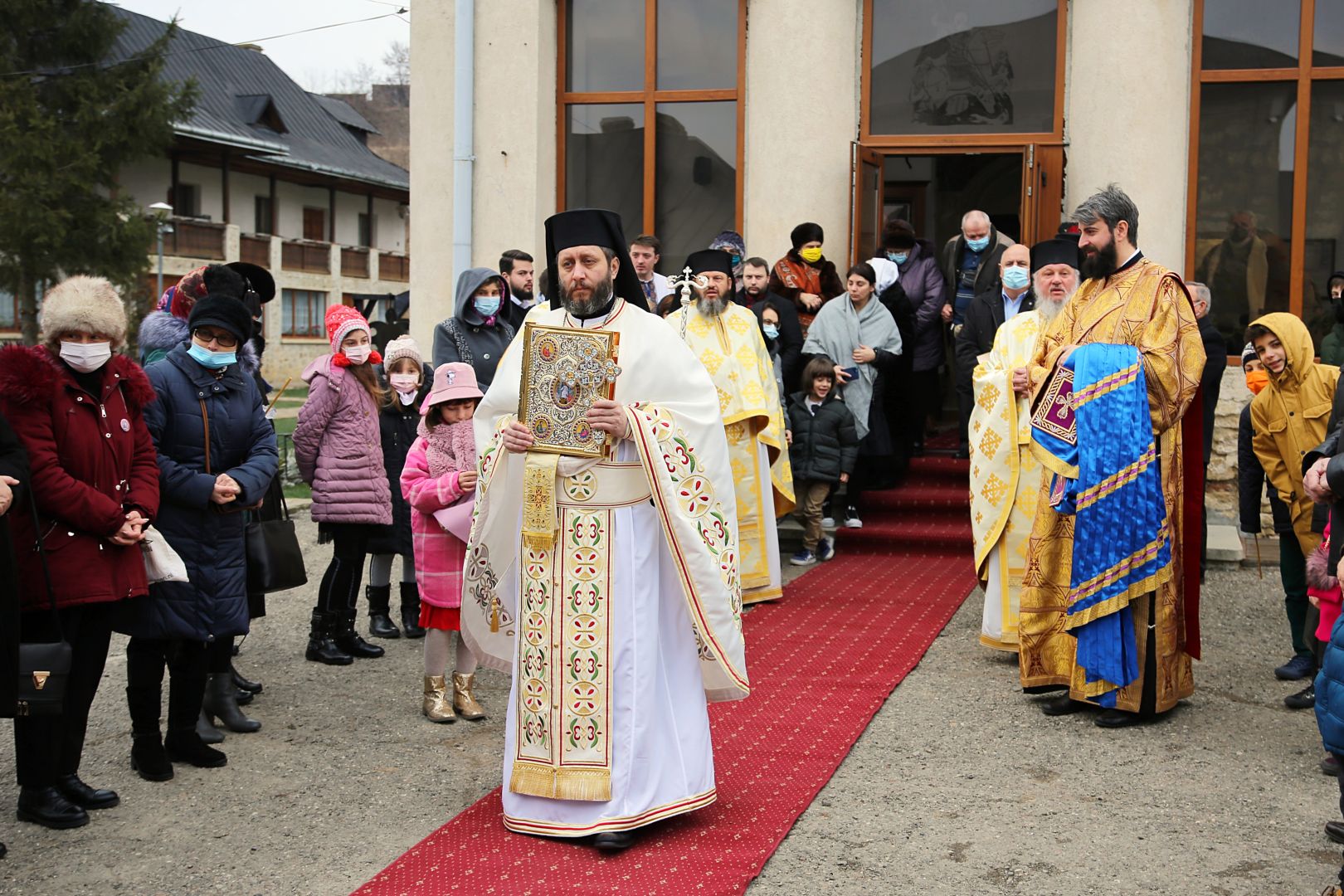 foto: Flavius Popa IPS Părinte Mitropolit Teofan în Duminica vindecării leproșilor: „Recunoștința față de Dumnezeu se arată prin participarea noastră la Dumnezeiasca Liturghie”