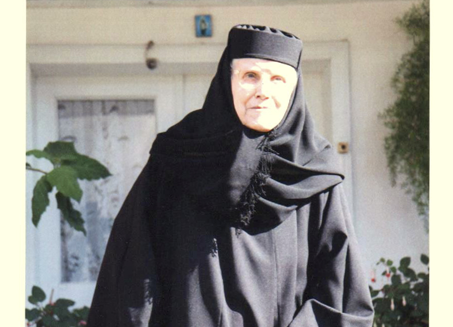 Monahia Glicheria Mănăstireanu a trecut la cele veșnice astăzi,  în timpul Sfintei Liturghii, după 81 de ani de viețuire mănăstirească