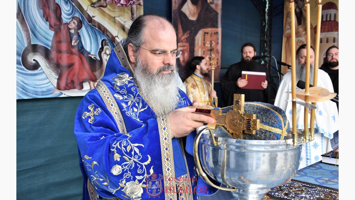 PS Ignatie: „Hristos, în repejunile Iordanului, vindecă Cosmosul întreg de rana otrăvitoare a păcatului”