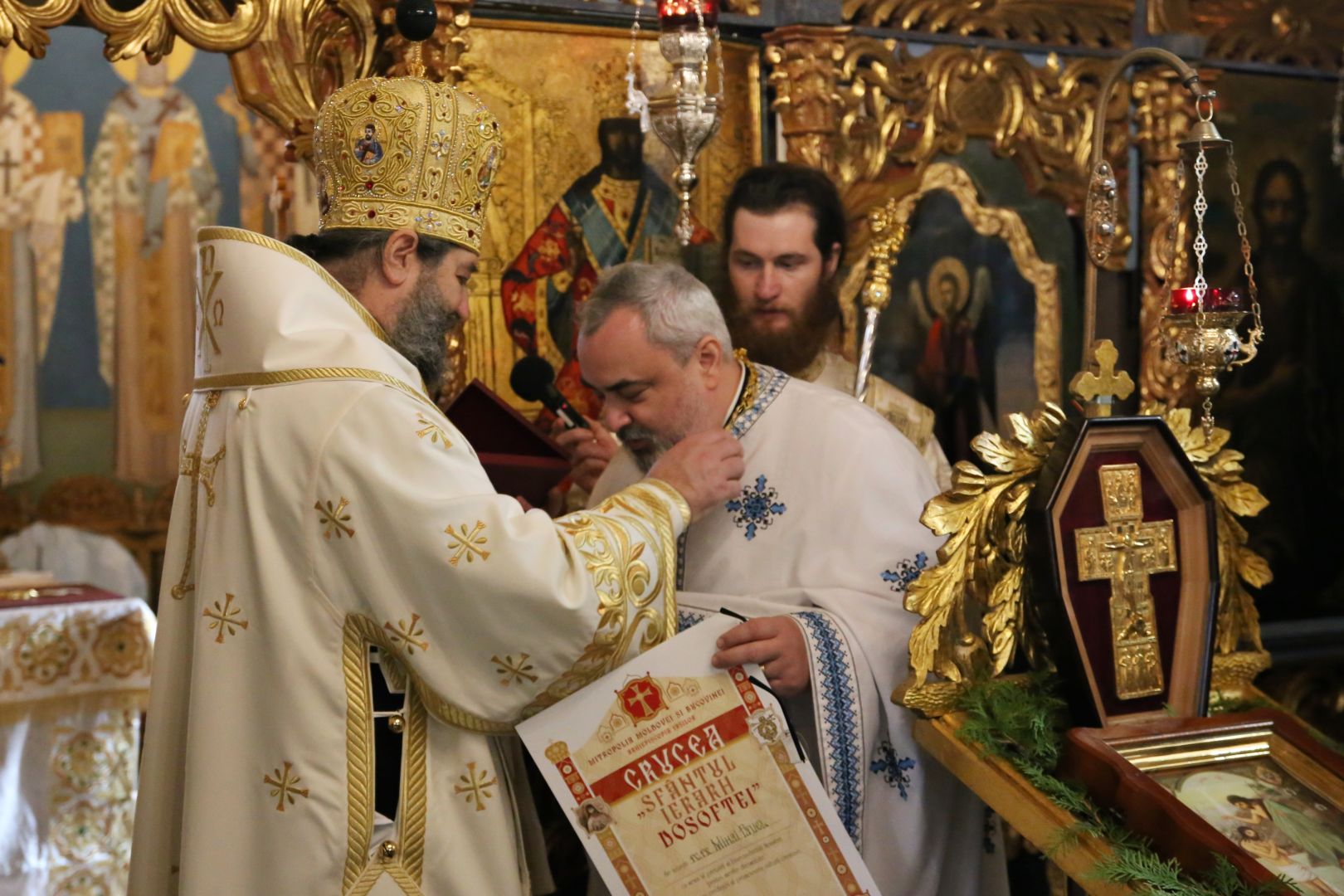 Catapeteasma Bisericii „Tăierea Capului Sfântului Ioan Botezătorul” din Iași, veche de aproape 400 de ani, a fost resfințită