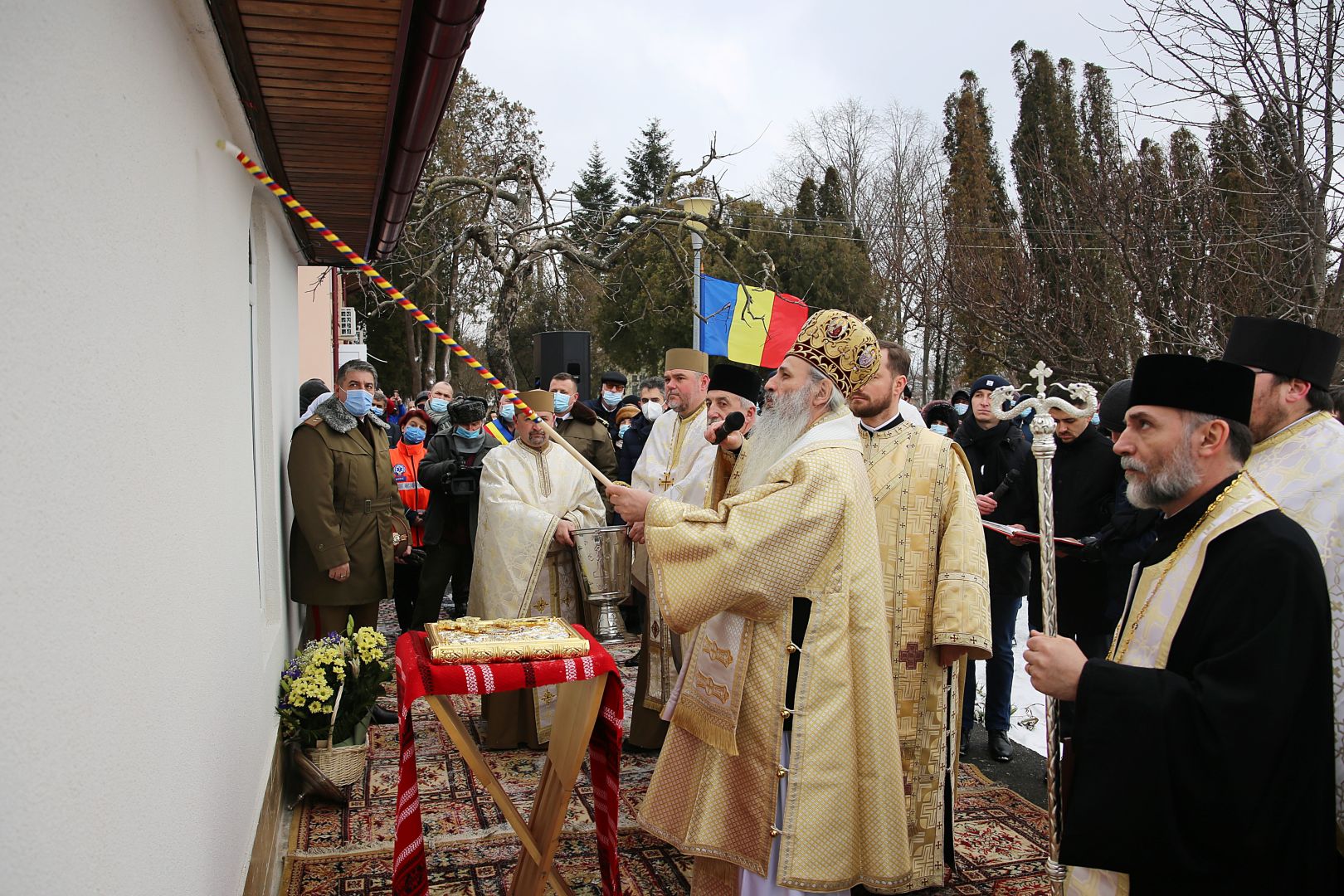 foto: Flavius Popa Paraclisul Centrului de asistență medico-socială din Bivolari, renovat de Batalionul 151 Infanterie, a fost târnosit duminică