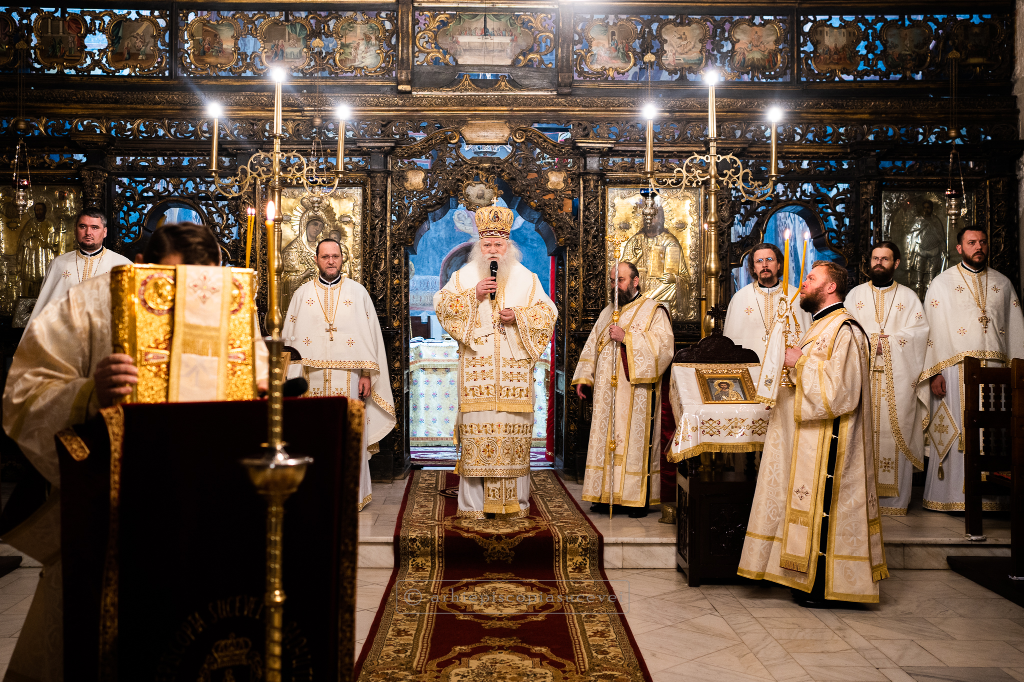 Sfânta Liturghie în noaptea dintre ani la Catedrala Arhiepiscopală din Suceava