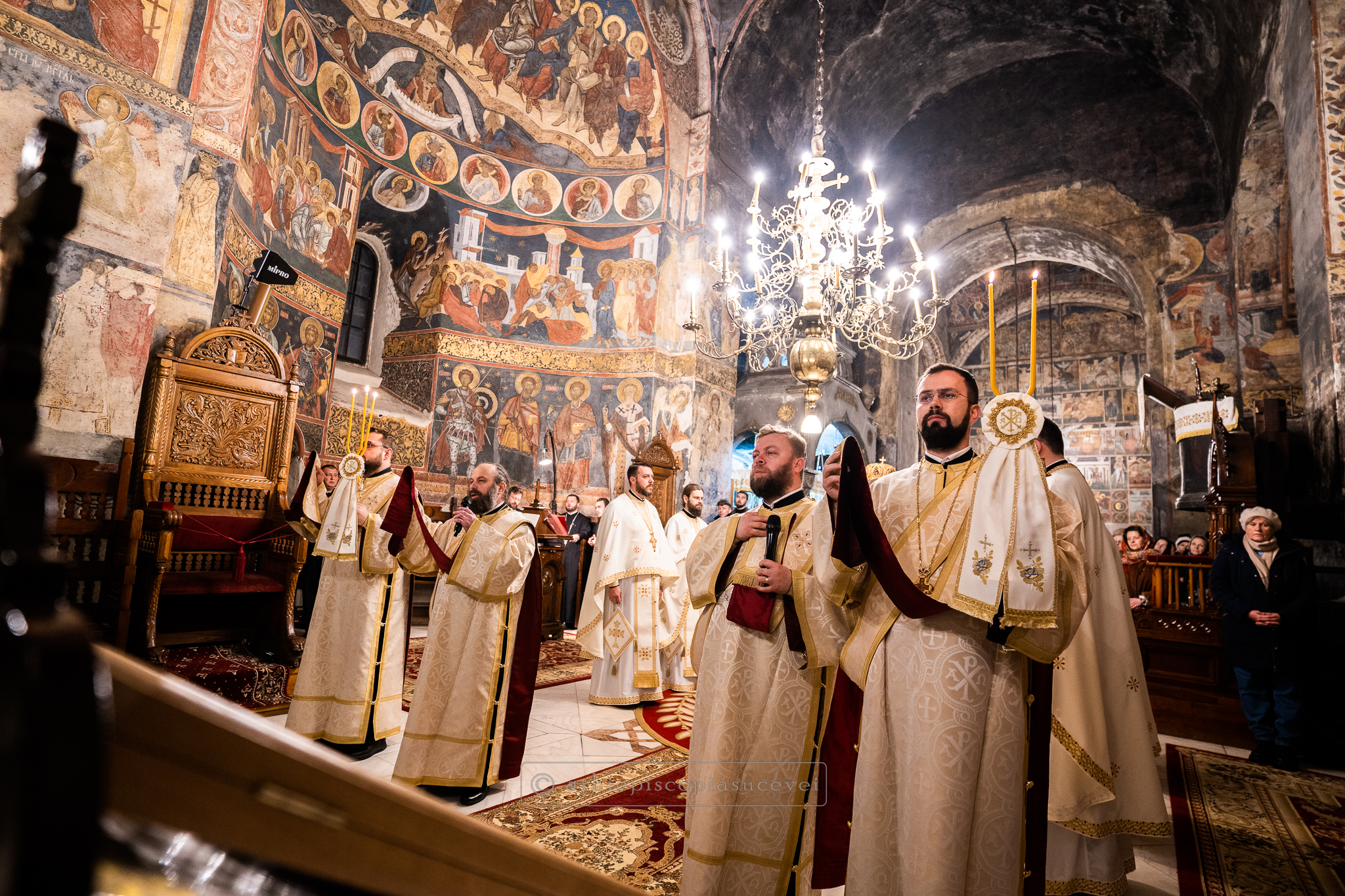 Sfânta Liturghie în noaptea dintre ani la Catedrala Arhiepiscopală din Suceava