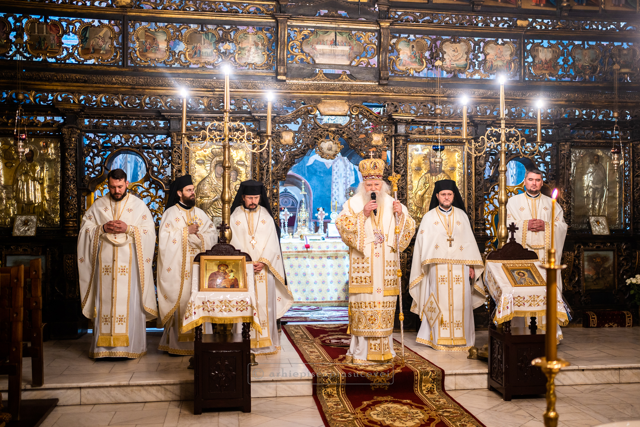 Sfânta Liturghie în noaptea dintre ani la Catedrala Arhiepiscopală din Suceava