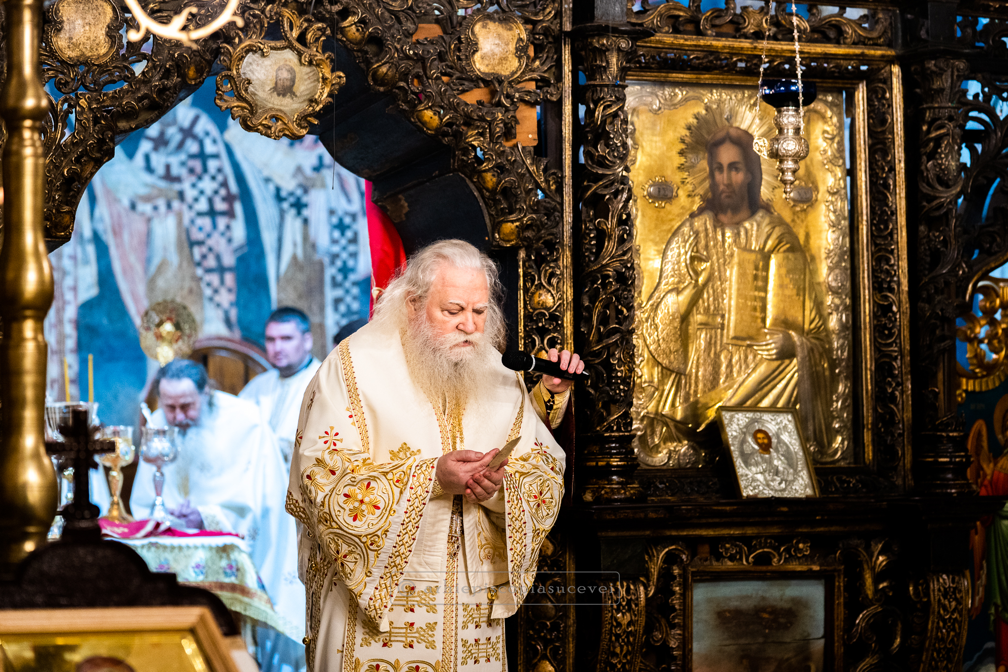 Sfânta Liturghie în noaptea dintre ani la Catedrala Arhiepiscopală din Suceava