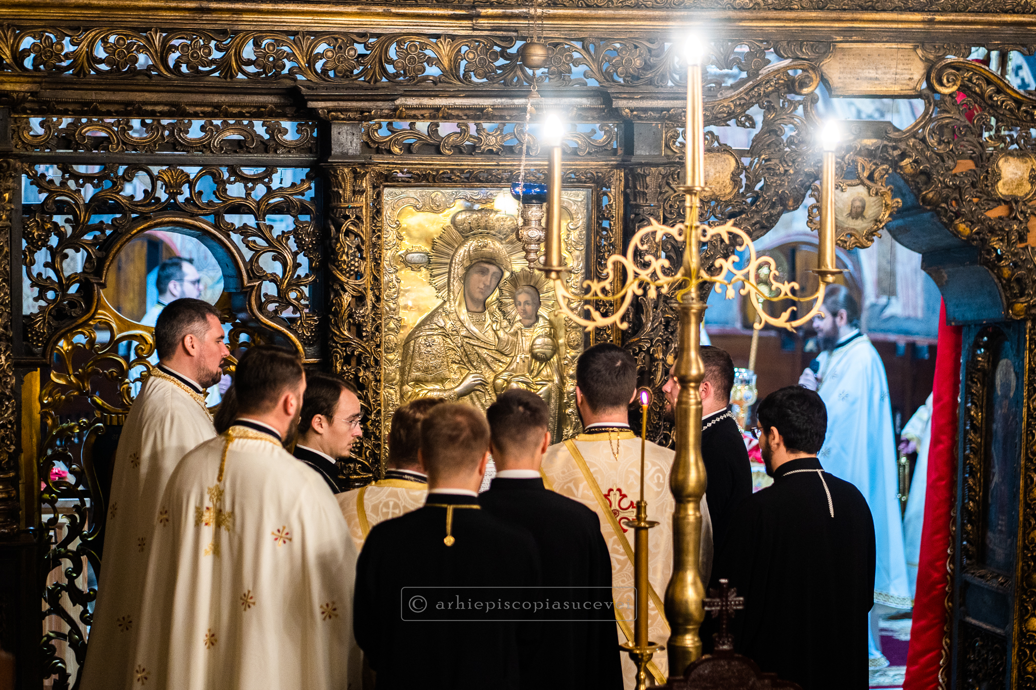 Sfânta Liturghie în noaptea dintre ani la Catedrala Arhiepiscopală din Suceava