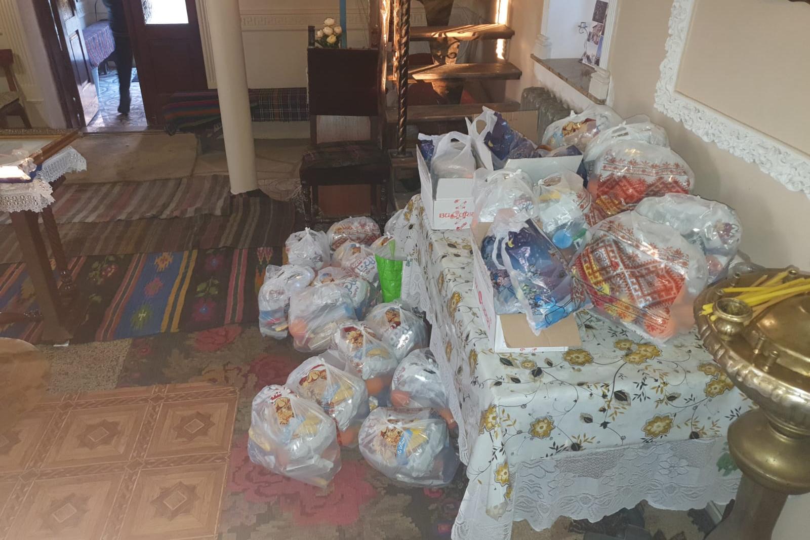 Daruri de Crăciun din partea Mănăstirii Hadâmbu pentru sute de copii din Basarabia