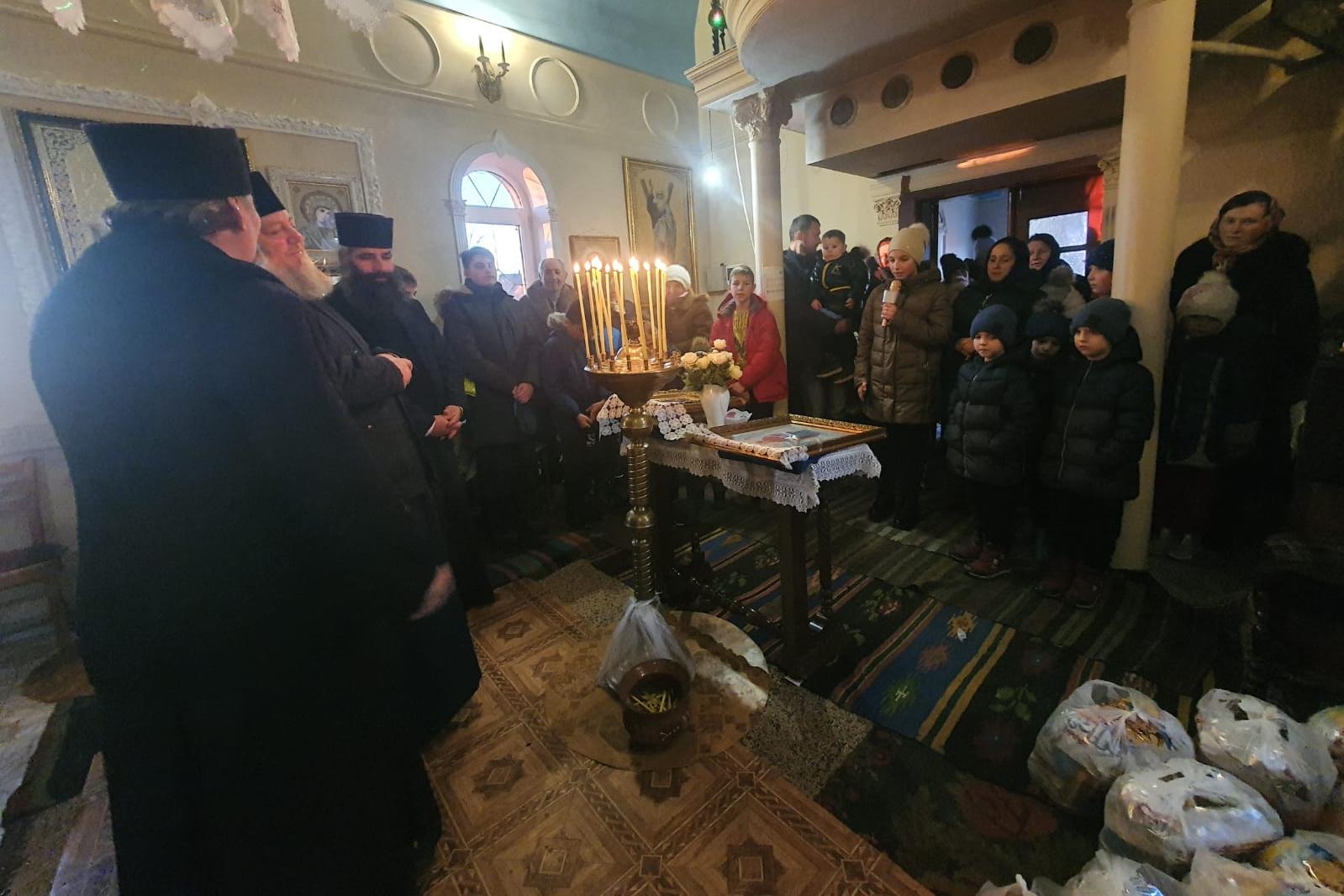 Daruri de Crăciun din partea Mănăstirii Hadâmbu pentru sute de copii din Basarabia