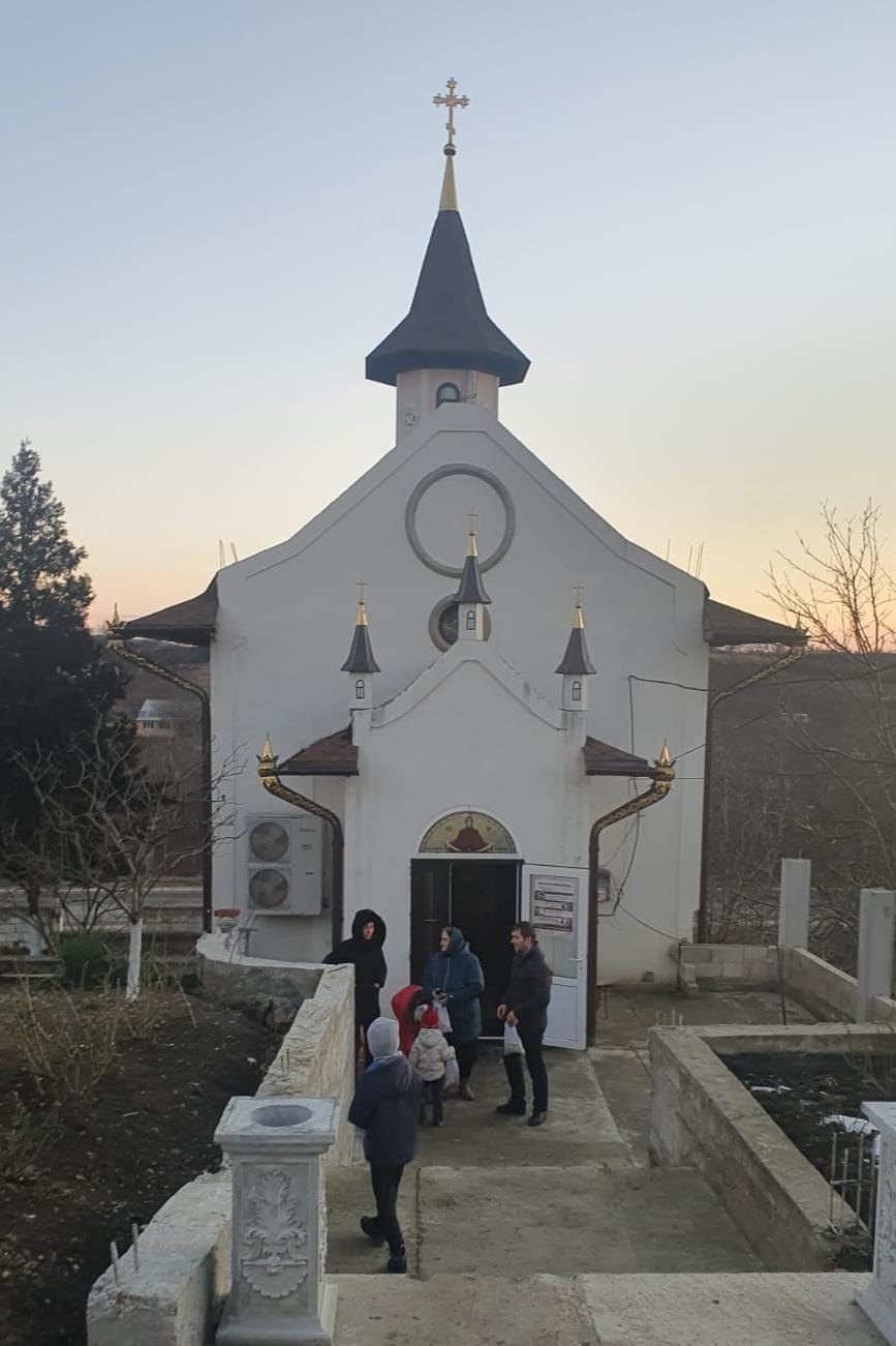 Daruri de Crăciun din partea Mănăstirii Hadâmbu pentru sute de copii din Basarabia