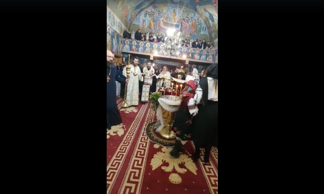 Sfințire de clopotniță și Taina Sfântului Botez la Parohia Osoi – Sinești