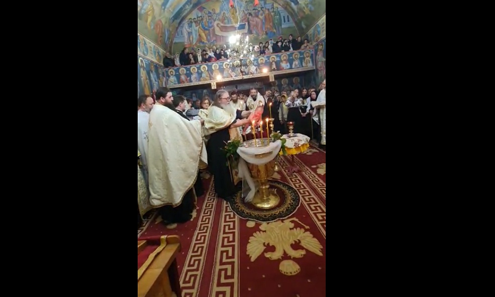 Sfințire de clopotniță și Taina Sfântului Botez la Parohia Osoi – Sinești