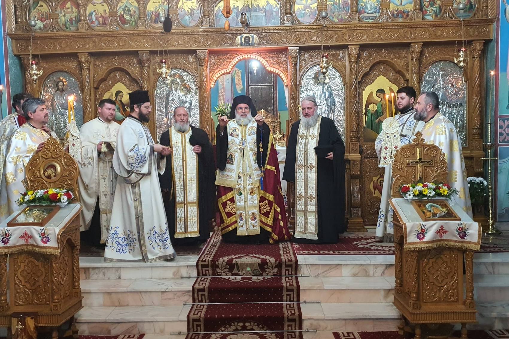 Slujbe arhiereşti la Mănăstirea Măgura Ocnei