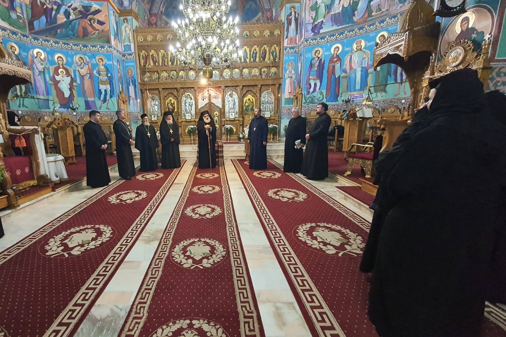 Slujbe arhiereşti la Mănăstirea Măgura Ocnei