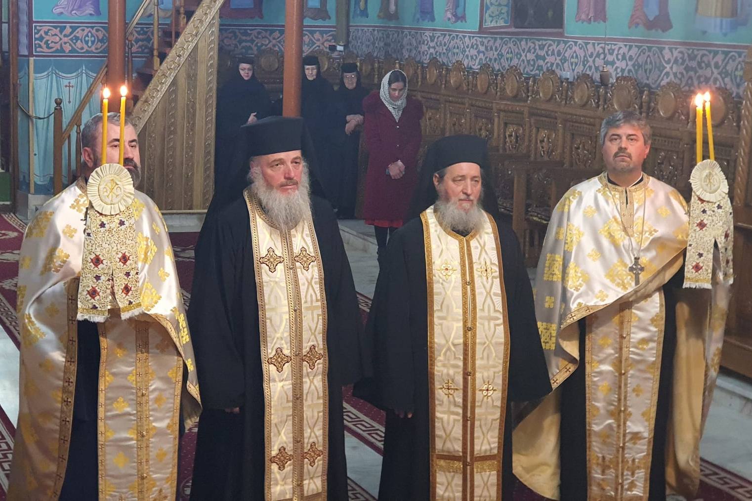 Slujbe arhiereşti la Mănăstirea Măgura Ocnei