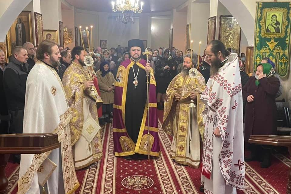 Liturghie arhierească în Parohia „Sfinții Trei Ierarhi” Costeşti, Protopopiatul Chișinău