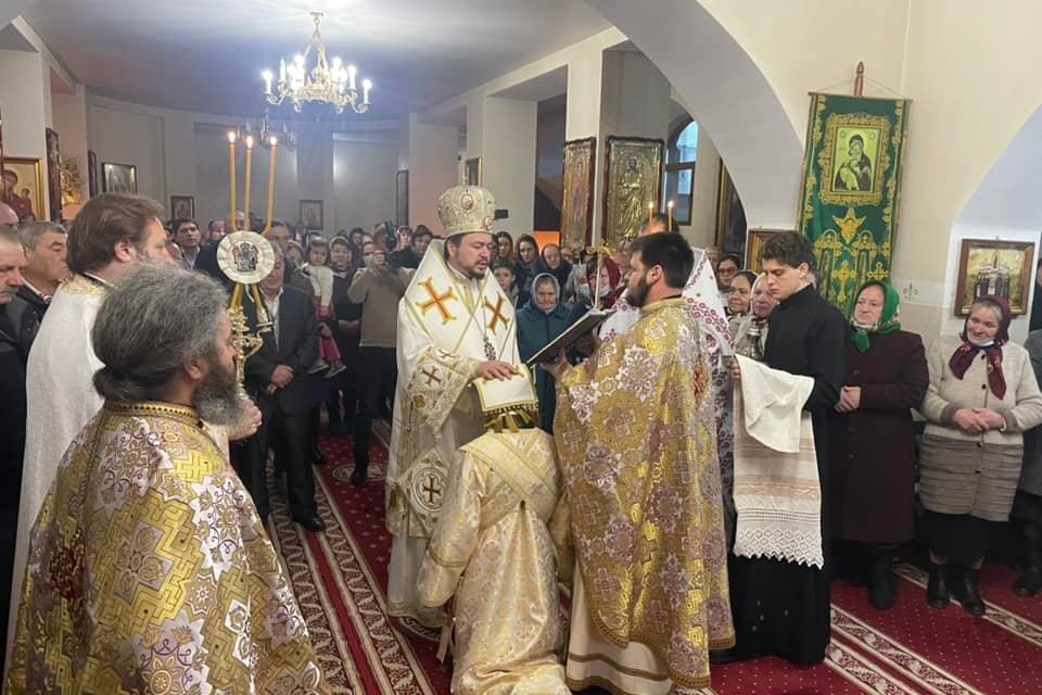 Liturghie arhierească în Parohia „Sfinții Trei Ierarhi” Costeşti, Protopopiatul Chișinău