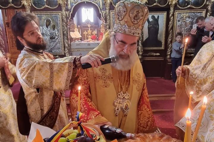 Liturghie arhierească la Mănăstirea Berzunți