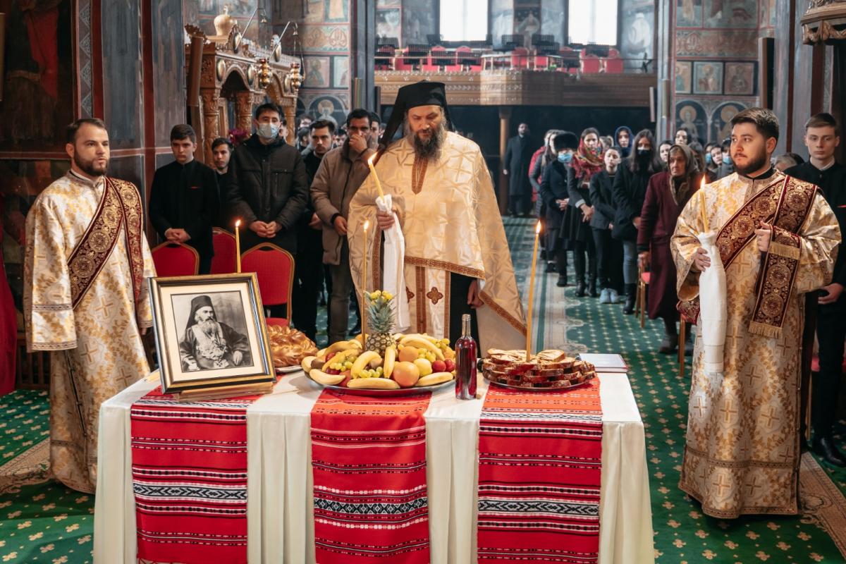 Episcopul Melchisedec Ștefănescu, omagiat la Roman