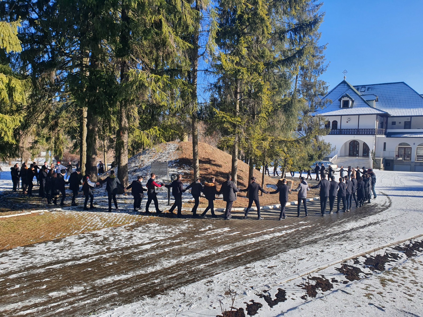Hora Unirii  la Seminarul Teologic de la Mănăstirea Neamț