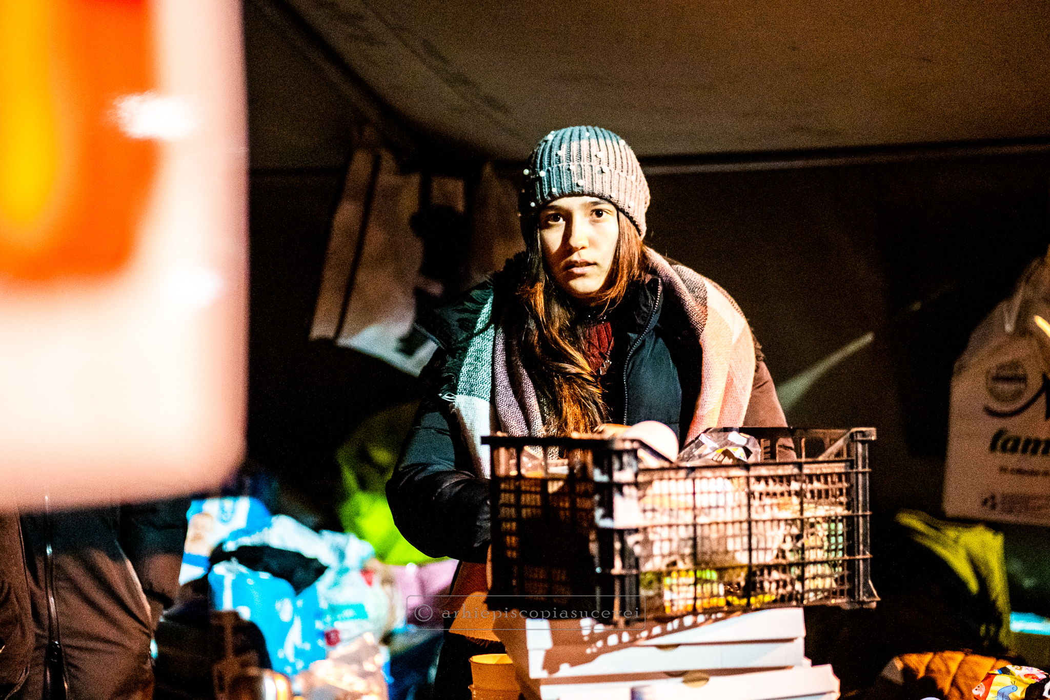 15 tone de ajutoare oferite de Arhiepiscopia Sucevei și Rădăuților pentru cetățenii ucraineni afectați de tensiunile militare