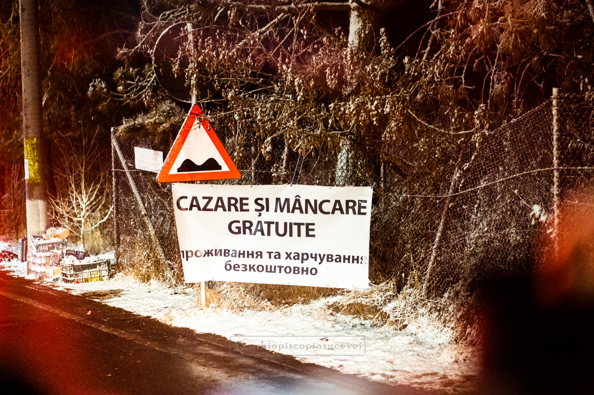 15 tone de ajutoare oferite de Arhiepiscopia Sucevei și Rădăuților pentru cetățenii ucraineni afectați de tensiunile militare