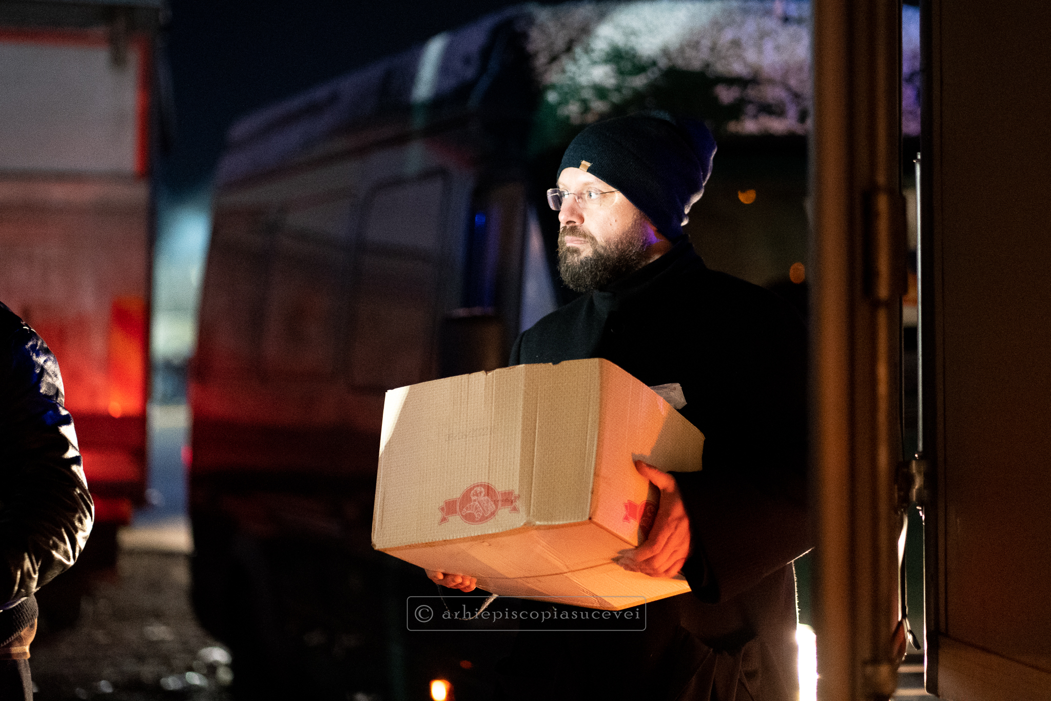 15 tone de ajutoare oferite de Arhiepiscopia Sucevei și Rădăuților pentru cetățenii ucraineni afectați de tensiunile militare