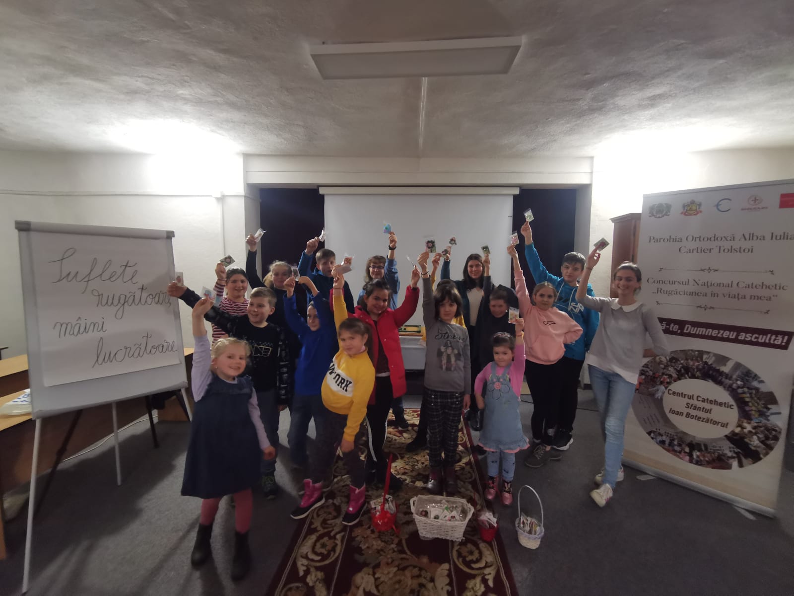 Alba Iulia: Copiii din Parohia „Sfântul Ioan Botezătorul” au confecționat mărțișoare pentru credincioșii din comunitate