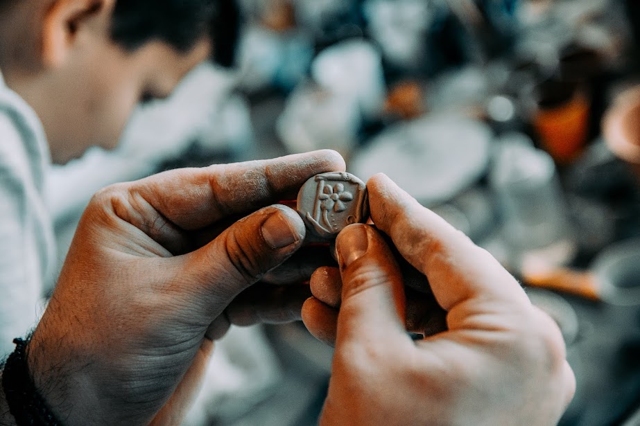 Mărțișoare „călătoare”, confecționate de ascoriștii albaiulieni