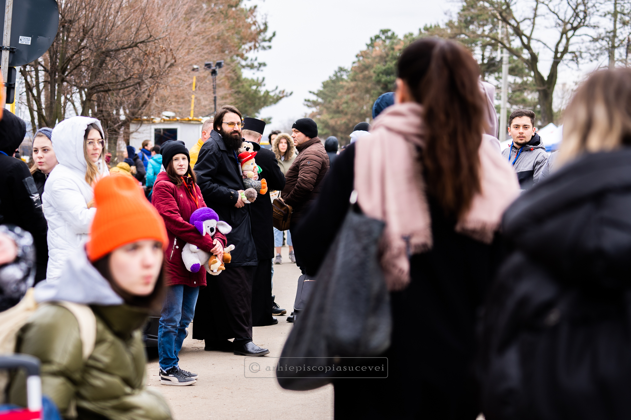 Arhiepiscopia Sucevei și Rădăuților continuă să se implice alături de autorități în acțiunile de sprijinire a refugiaților ucraineni