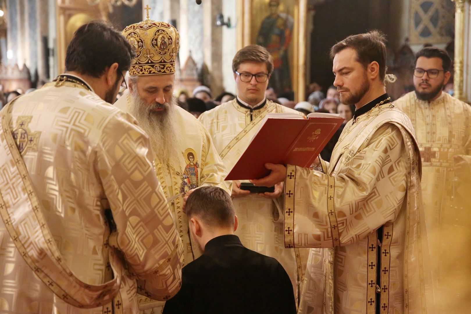 Prima duminică a Triodului, la Catedrala Mitropolitană din Iași: IPS Teofan a slujit în Duminica Vameșului și a Fariseului