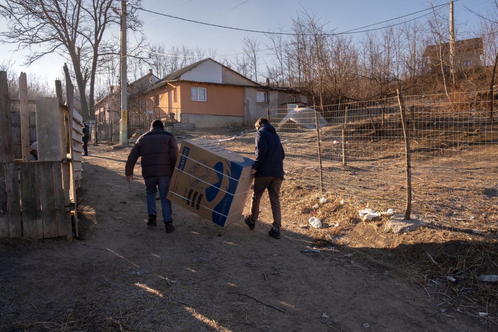 Pro Vita Iași donează electrocasnice pentru 44 de familii cu mulți copii