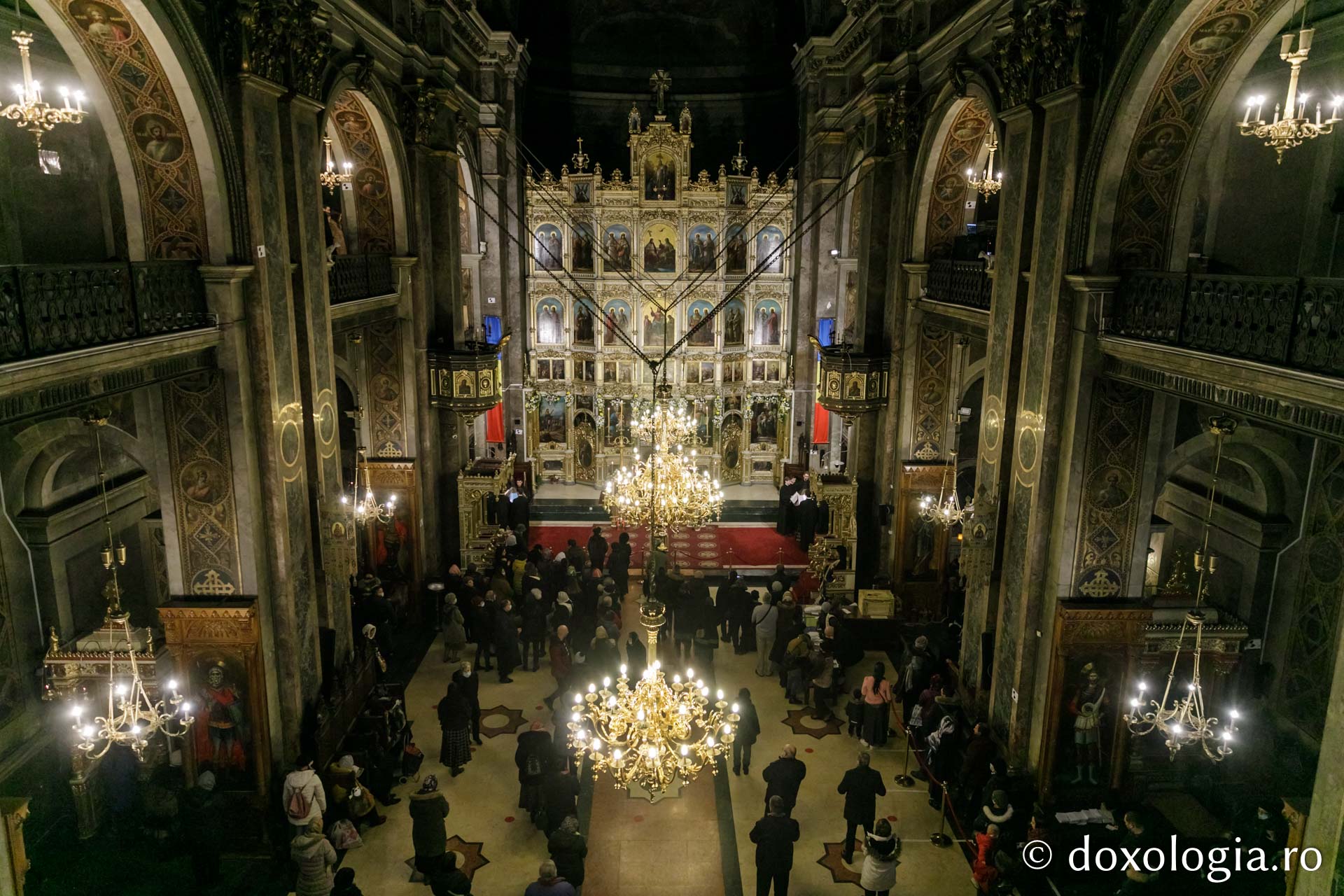 (Foto) Priveghere la praznicul Întâmpinării Domnului, la Catedrala Mitropolitană din Iași 2022