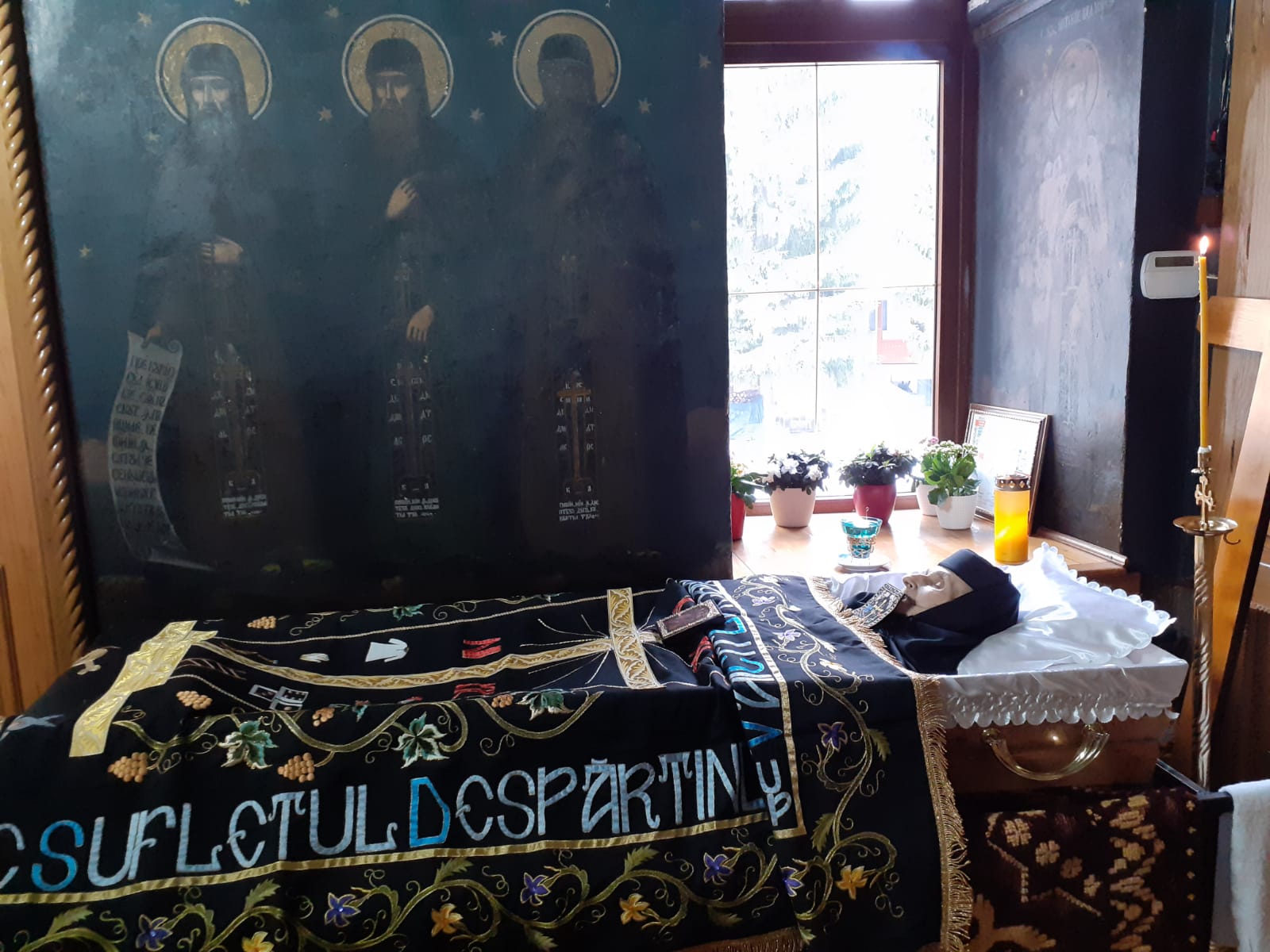 „Ce doriți, să vă dea Măicuța Domnului! Ea să vă audă și să vă povățuiască!” „Ce doriți, să vă dea Măicuța Domnului! Ea să vă audă și să vă povățuiască!”