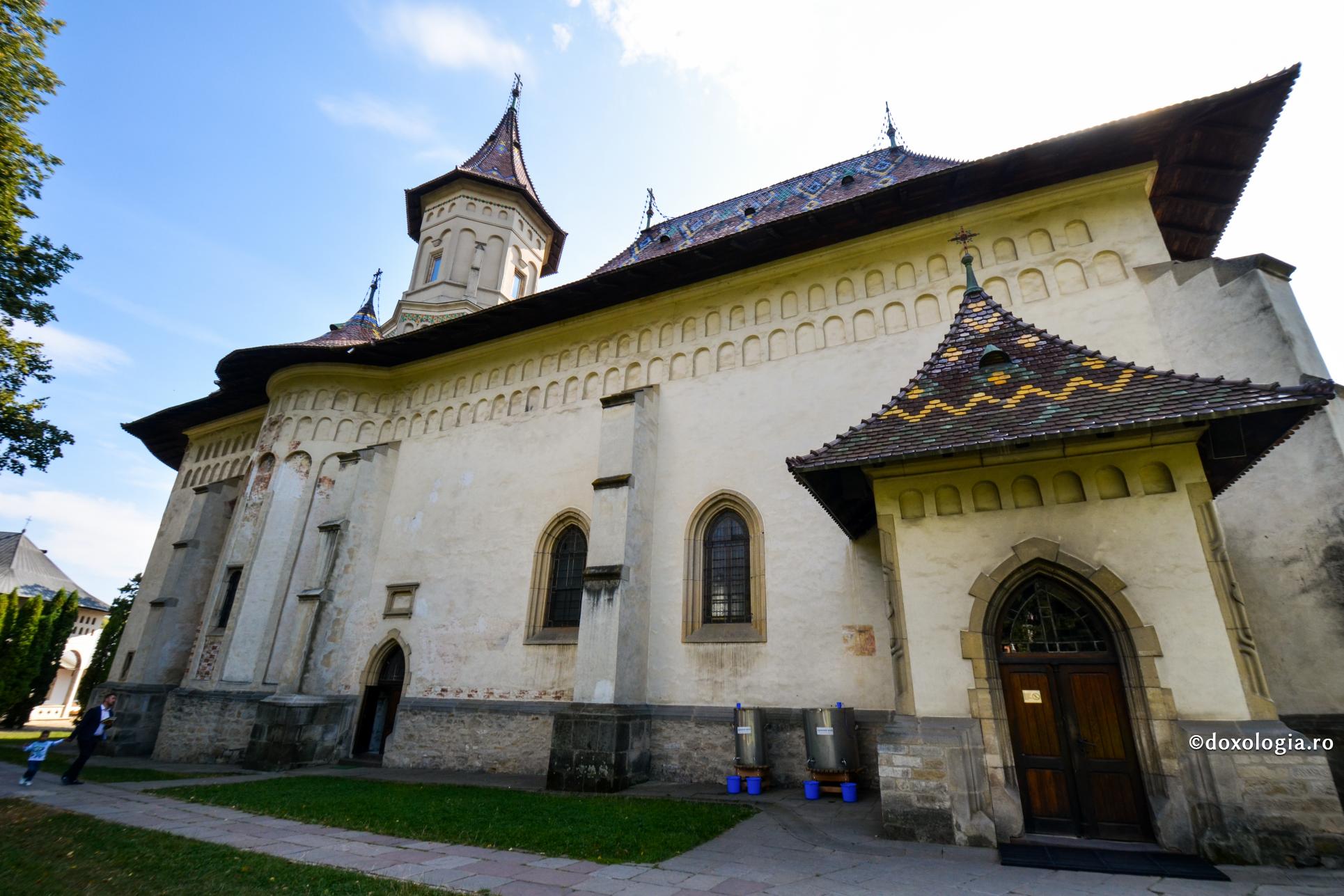 Sprijin oferit de Arhiepiscopia Sucevei și Rădăuților cetățenilor ucraineni, refugiați în România