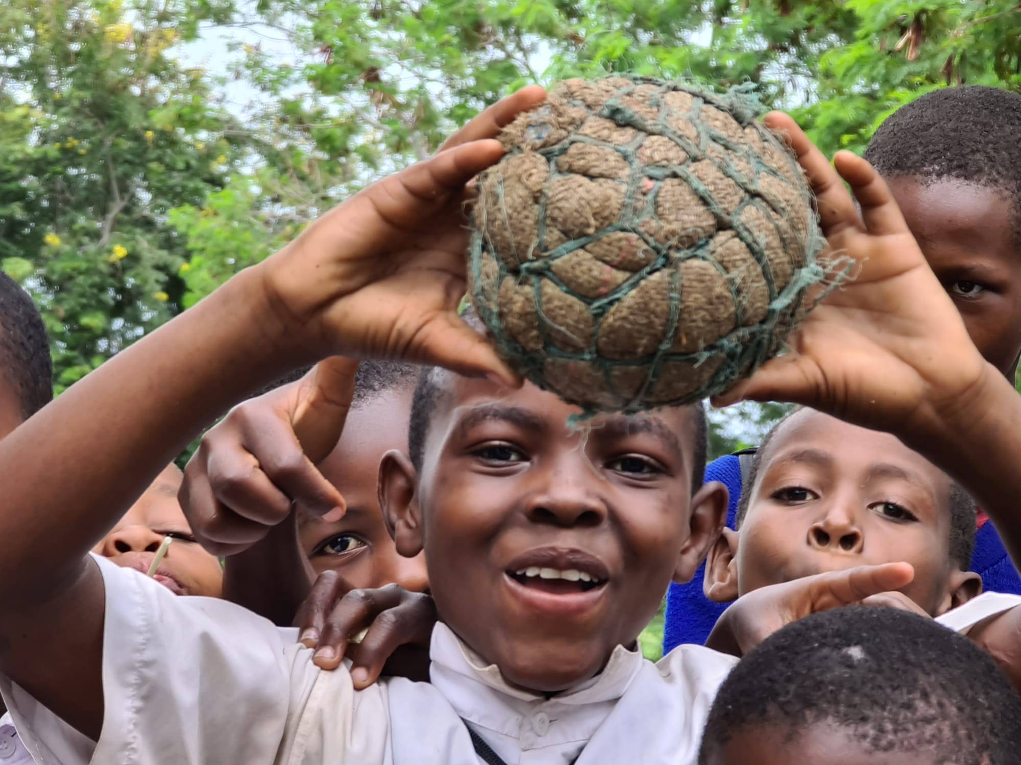 Nyamahana - curajul de a merge la şcoală