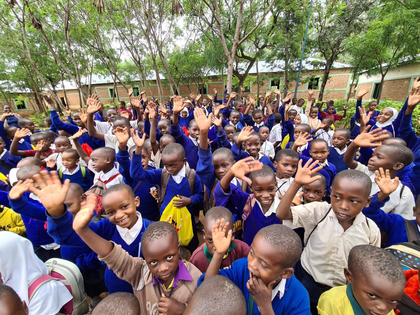 Nyamahana - curajul de a merge la şcoală