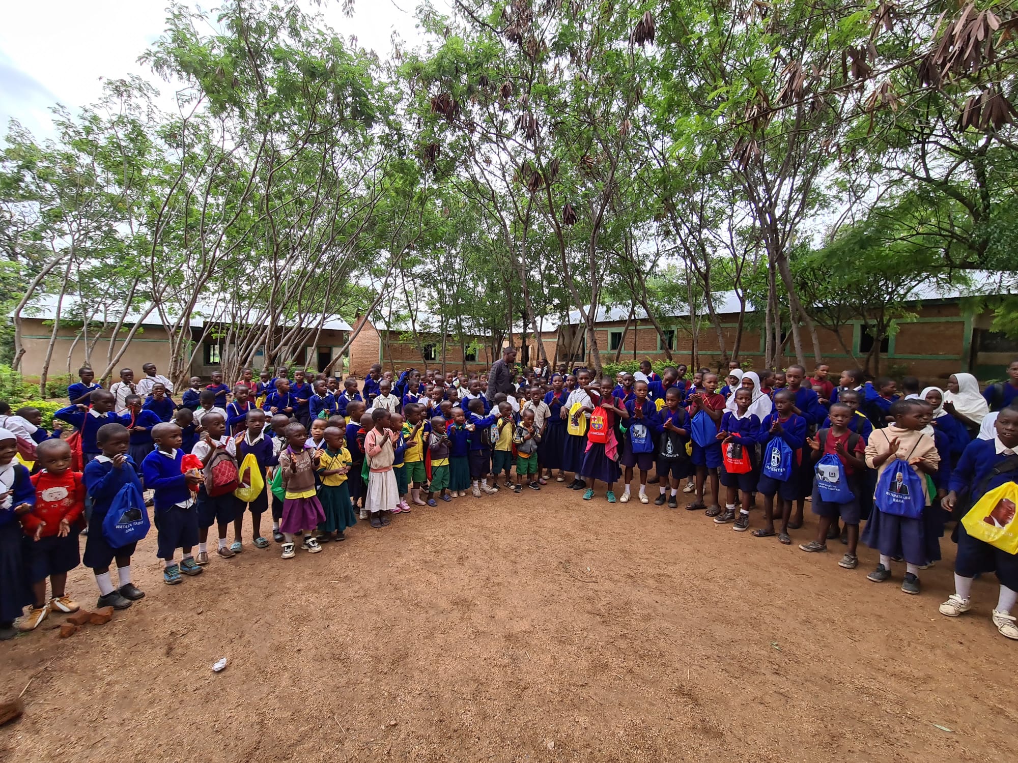 Nyamahana - curajul de a merge la şcoală