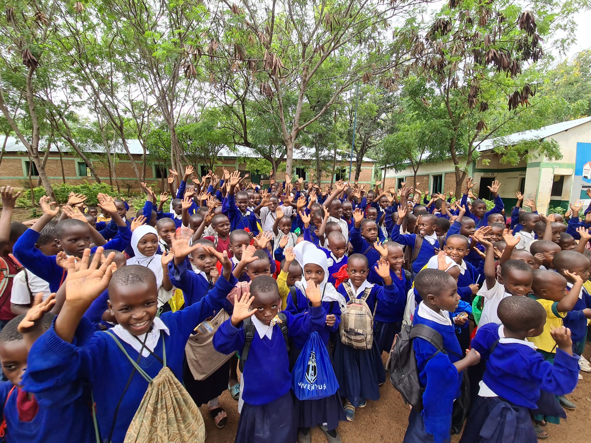 Nyamahana - curajul de a merge la şcoală