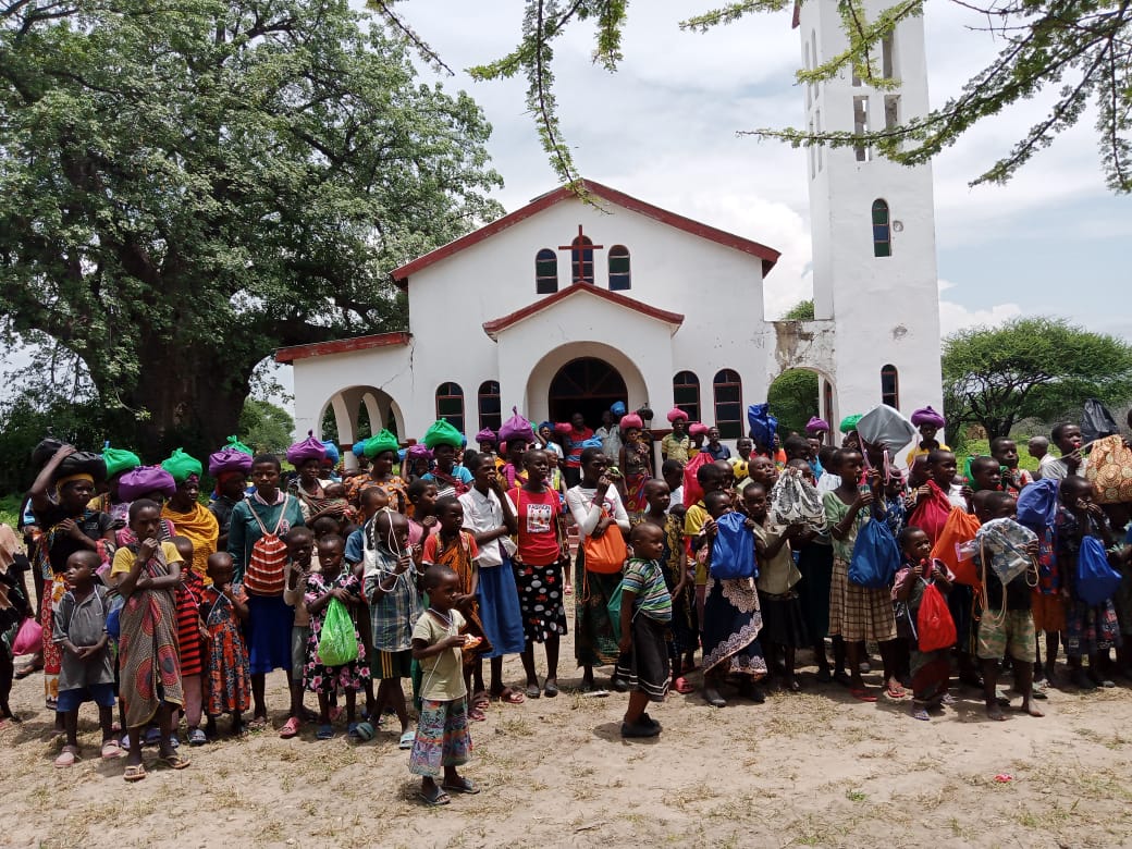 Pomenirea morților și întâlnire în parohia Sfântului Nicolae din Sasamambo