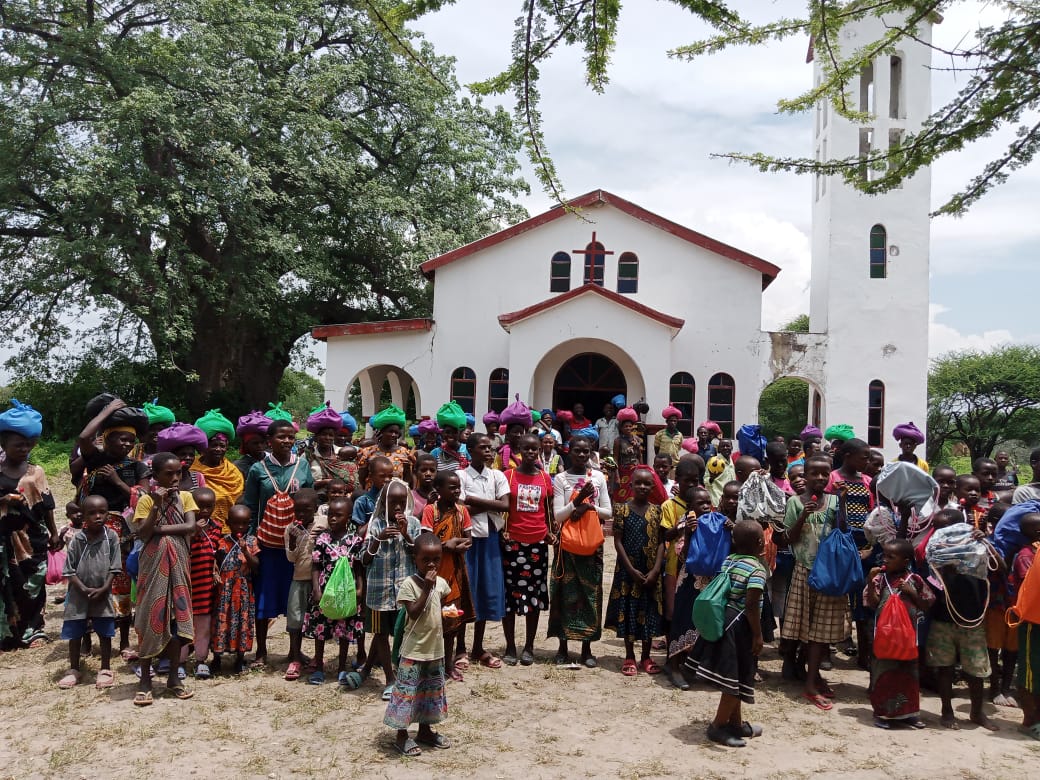 Pomenirea morților și întâlnire în parohia Sfântului Nicolae din Sasamambo