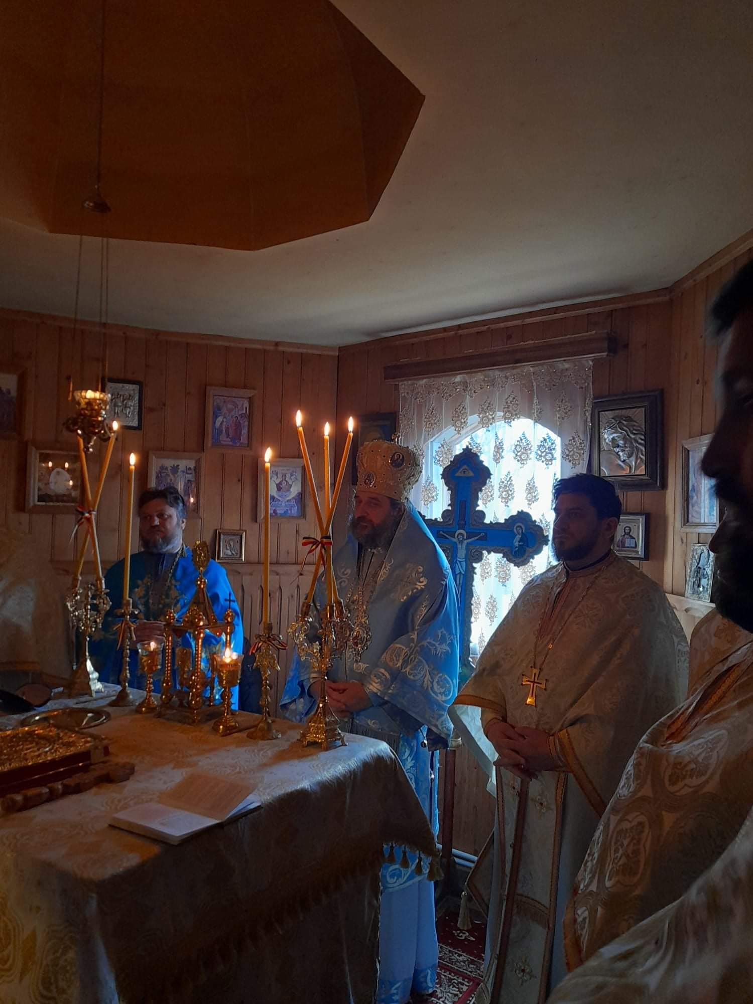 Slujbe arhierești în județul Botoșani: PS Nichifor Botoșăneanul a hirotonit un preot și a slujit la Mănăstirea Gorovei