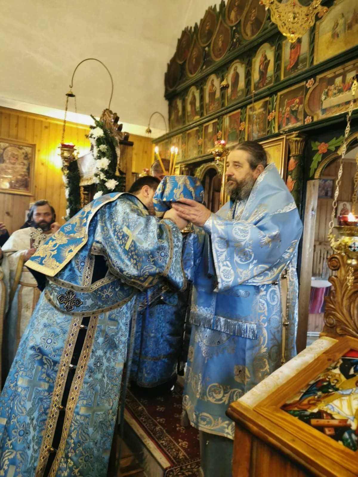 Slujbe arhierești în județul Botoșani: PS Nichifor Botoșăneanul a hirotonit un preot și a slujit la Mănăstirea Gorovei