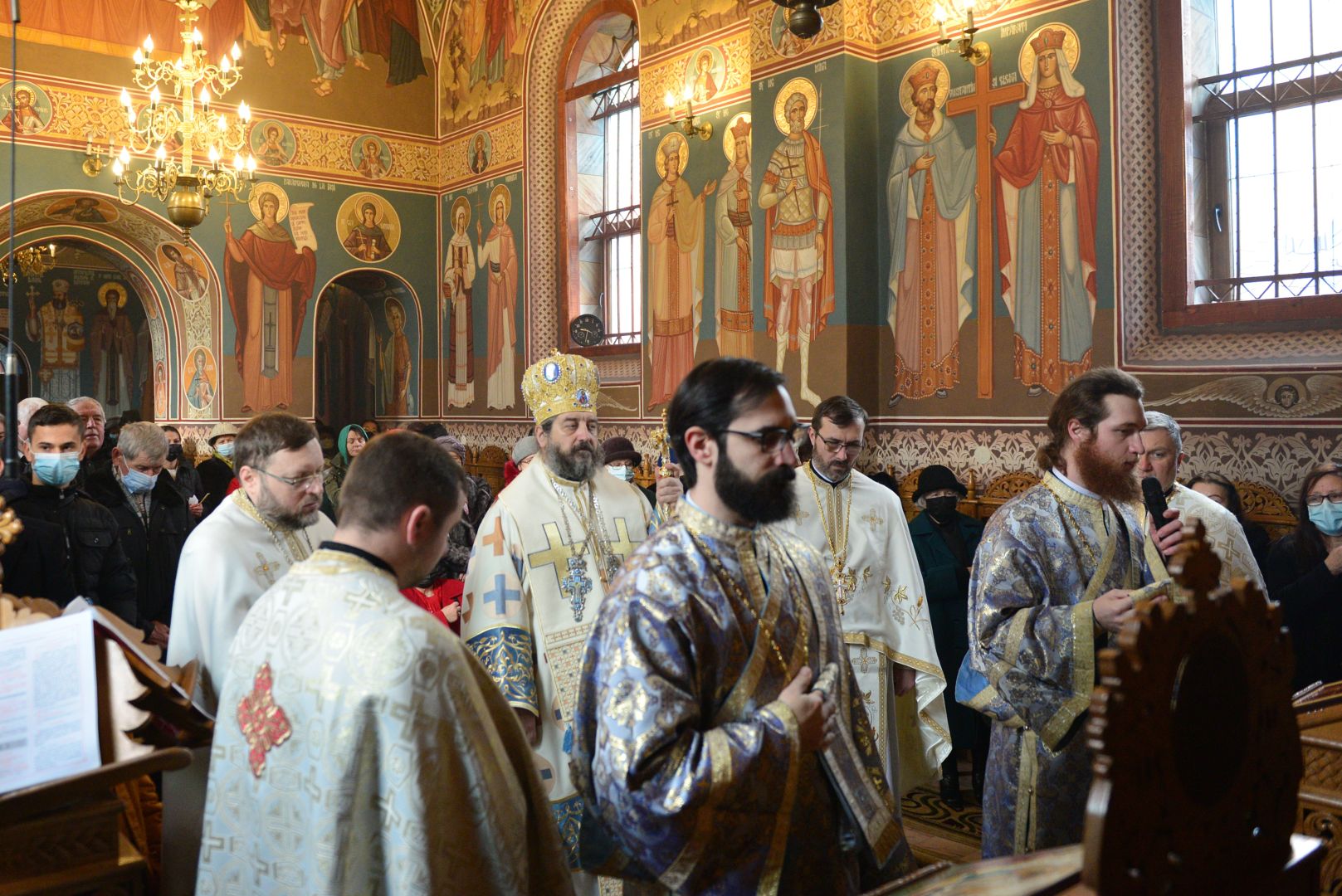 Slujbă arhierească la o biserică din cartierul ieșean Moara de vânt: „Dumnezeu, prezent în fiecare întâlnire cu omul de lângă noi”