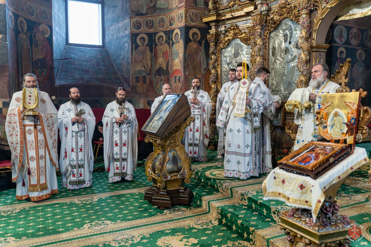 Duminica Înfricoșătoarei Judecăți, la Catedrala Arhiepiscopală din Roman