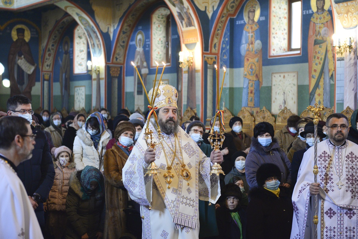 PS Părinte Nichifor Botoșăneanul, la Parohia „Sfântul Apostol Toma” din Iași: „În Biserică venim ca să ieșim mai îndreptați”