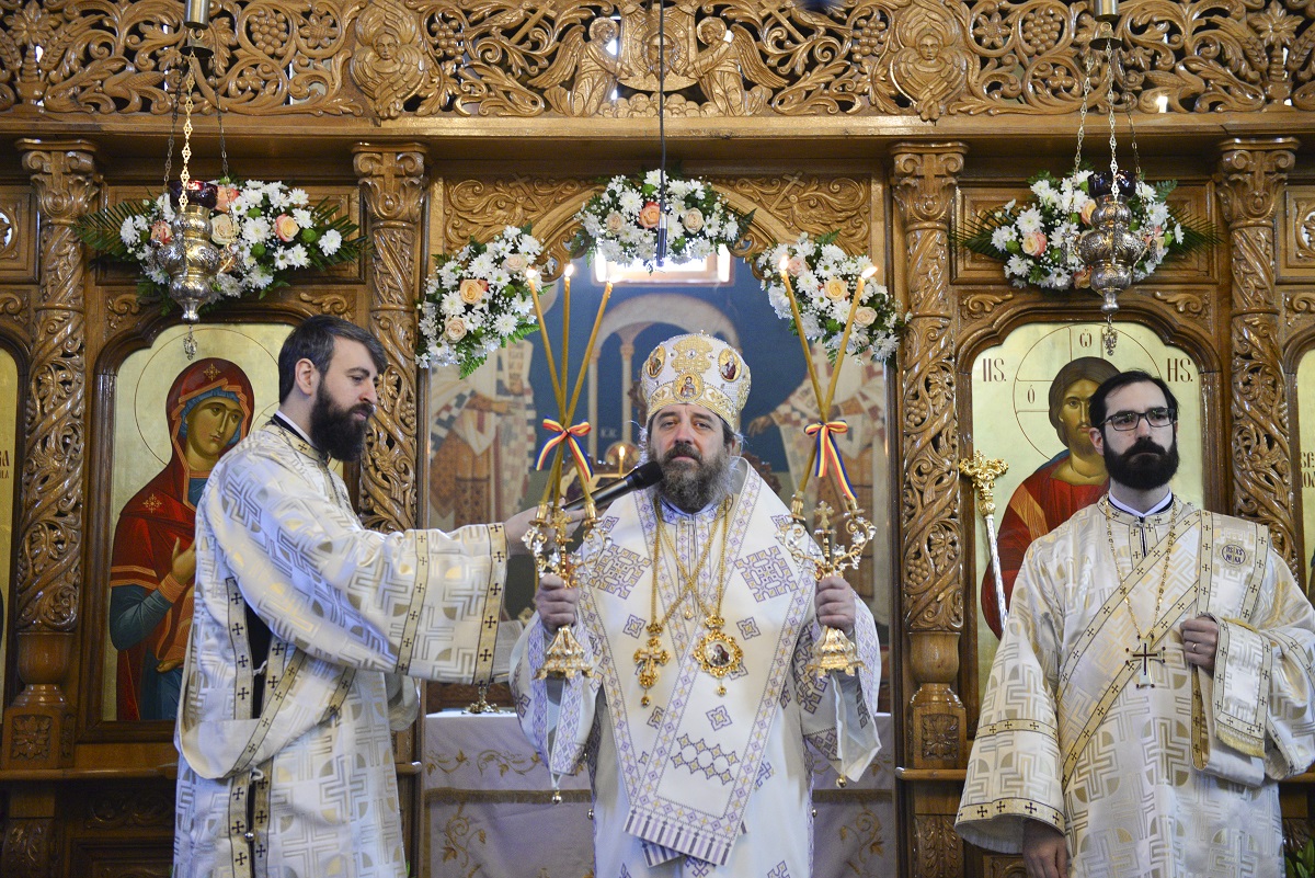 PS Părinte Nichifor Botoșăneanul, la Parohia „Sfântul Apostol Toma” din Iași: „În Biserică venim ca să ieșim mai îndreptați”